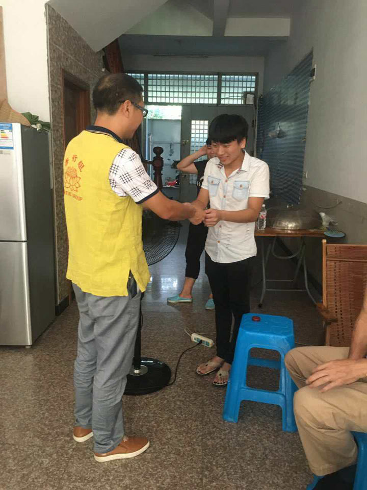 助学路上共培福